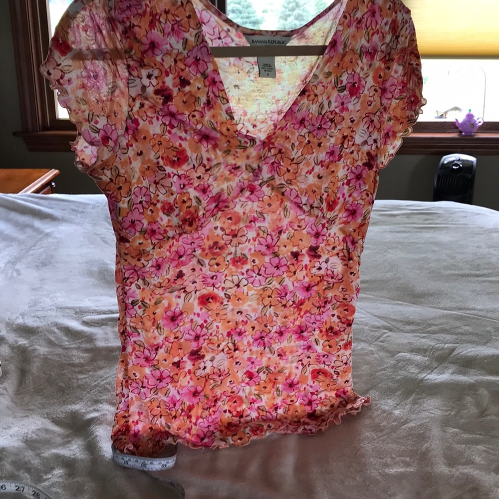 Banana Republic Tee🍓